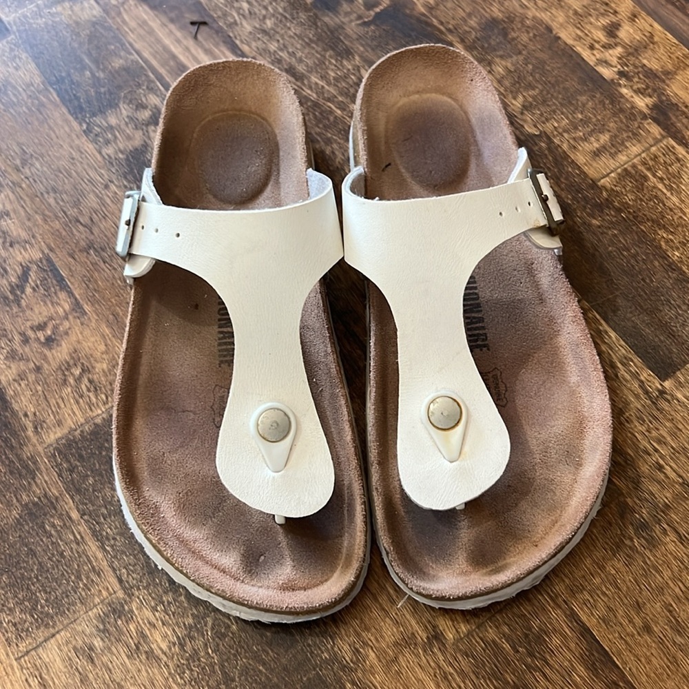 CUSHIONAIRE Leah Leather Thong Sandals Size 7 Granola